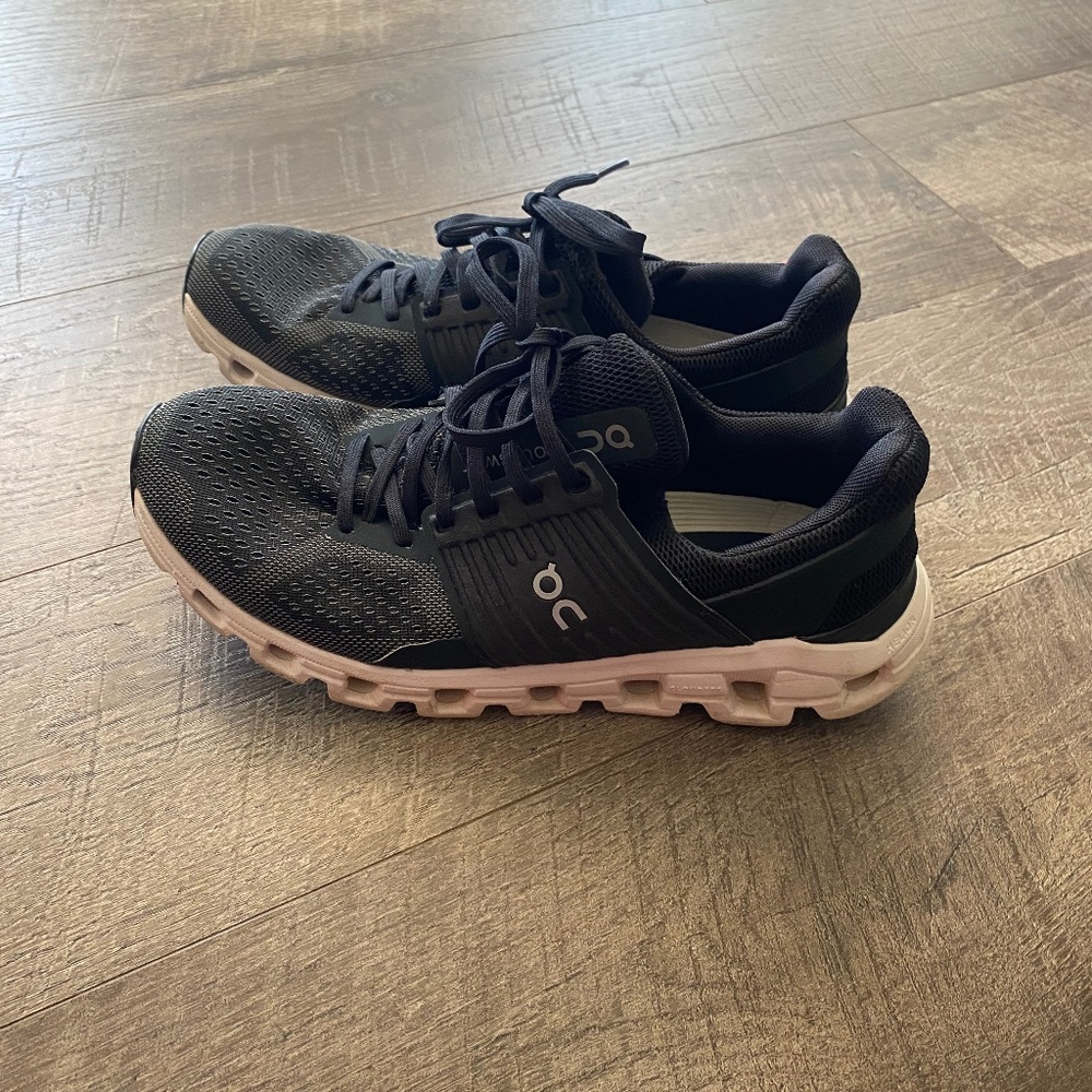 On cloud shoes size 9